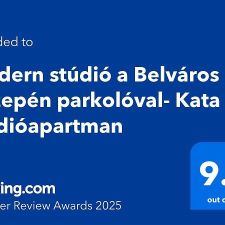 גיור Modern Studio A Belvaros Koezepen Parkoloval- Kata Studioapartman מראה חיצוני תמונה