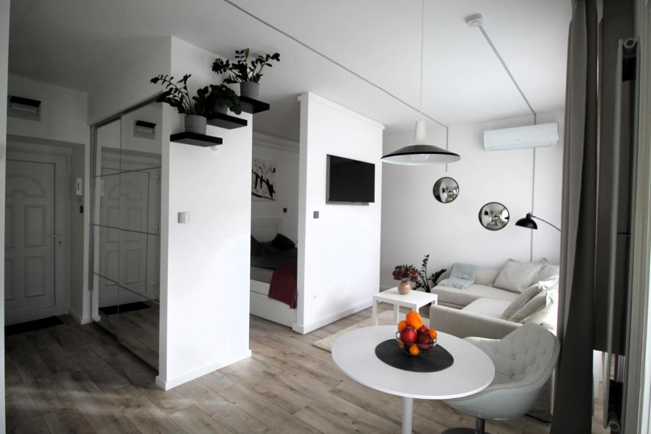 גיור Modern Studio A Belvaros Koezepen Parkoloval- Kata Studioapartman מראה חיצוני תמונה